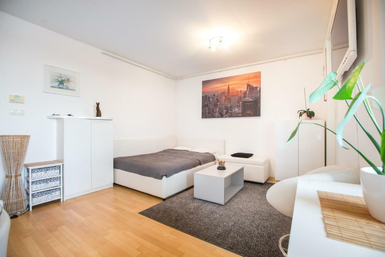 Cozy & Modern Studio With Balcony Загреб Екстериор снимка